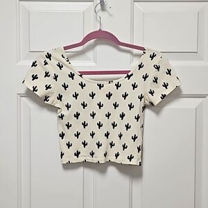 ✨️Cute Forever21 Allover Cactus Short Sleeve Crop Top Size Small